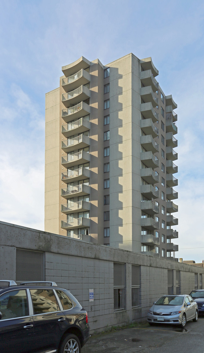 Chatsworth in North Vancouver, BC - Building Photo - Building Photo