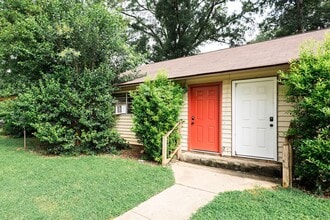 1011 W Slaton Ave in Griffin, GA - Building Photo - Building Photo