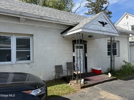 563 4th Ave in Troy, NY - Building Photo