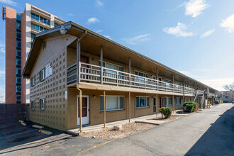 Continental Court Apartments II in Denver, CO - Building Photo - Building Photo