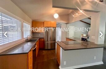 5504 W 79th St in Prairie Village, KS - Building Photo - Building Photo