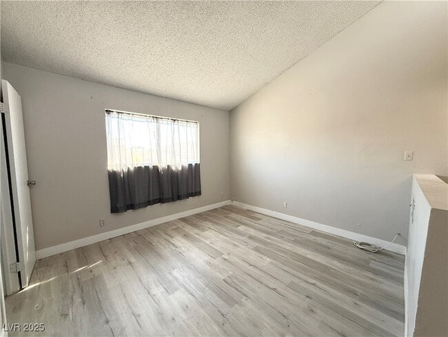 5187 Garden Ln, Unit A in Las Vegas, NV - Foto de edificio - Building Photo