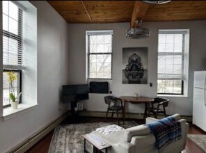 156 Front St in Exeter, NH - Foto de edificio - Building Photo