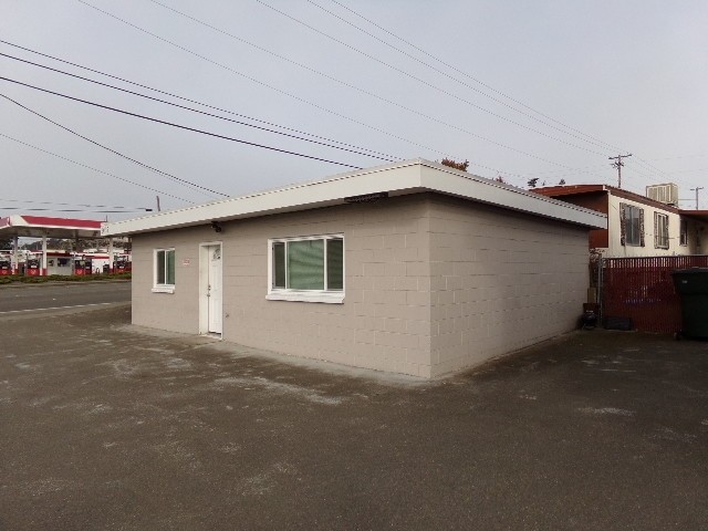 2037 NE Stephens St in Roseburg, OR - Building Photo