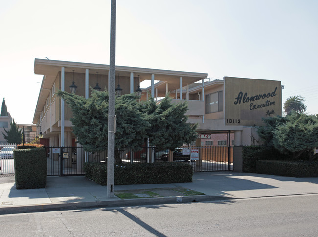 Alonwood Executive Apartments in Bellflower, CA - Foto de edificio - Building Photo