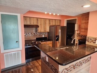 3919 Fairmont Pkwy in Pasadena, TX - Building Photo