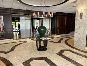 625 Biltmore Way in Coral Gables, FL - Foto de edificio - Building Photo