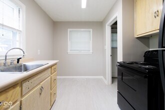 6914 N Keystone Ave in Indianapolis, IN - Building Photo - Building Photo