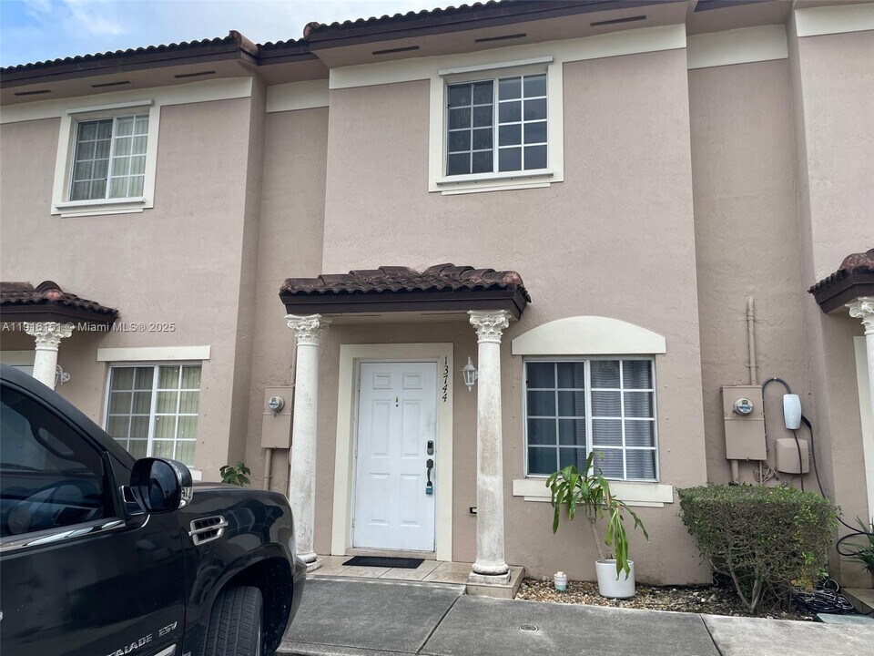 13744 SW 169th Ln in Miami, FL - Building Photo