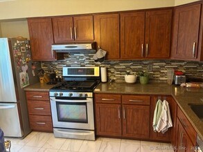 9 Shadowwood Cir in Monroe, CT - Building Photo - Building Photo