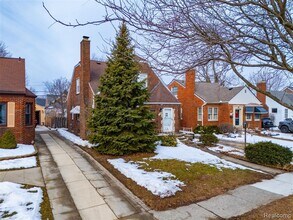 2045 N Elizabeth St in Dearborn, MI - Foto de edificio - Building Photo