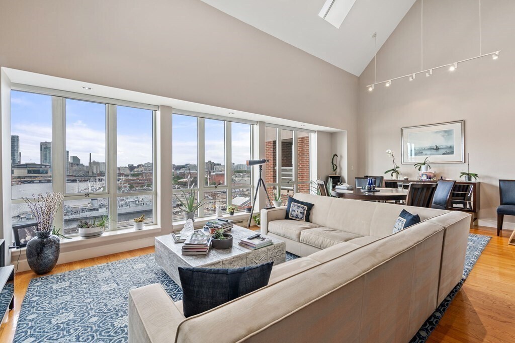 197 8th St, Unit PH03 in Boston, MA - Building Photo