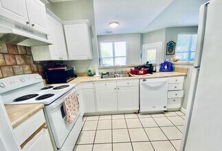 321 S Kerr Ave in Wilmington, NC - Building Photo - Building Photo