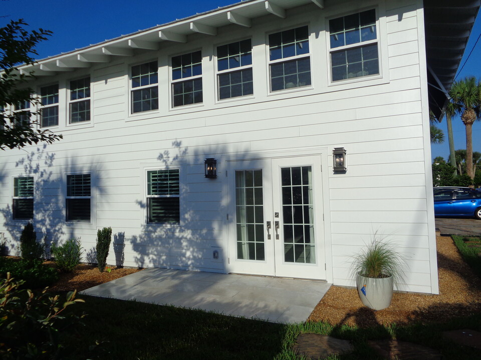 122 6th St in Atlantic Beach, FL - Building Photo