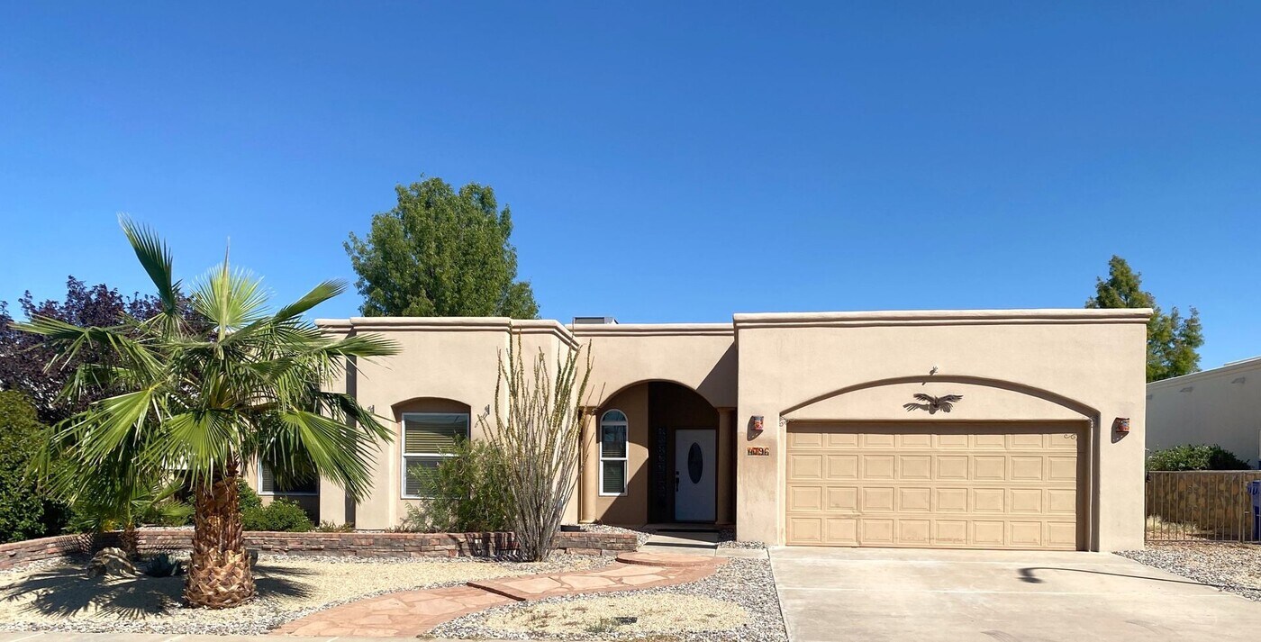 4796 Cll De Nubes in Las Cruces, NM - Building Photo
