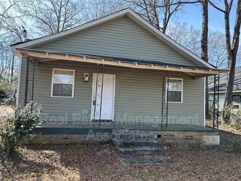 740 E Chappell St in Griffin, GA - Building Photo