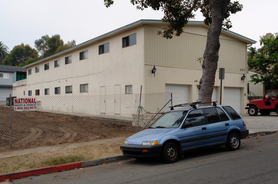 207 Whiting St in El Segundo, CA - Building Photo