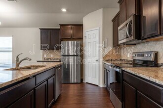 3208 Beutel Rd in Lorena, TX - Building Photo - Building Photo
