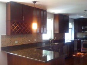 2539 W Lunt Ave, Unit 1st floor in Chicago, IL - Foto de edificio - Building Photo