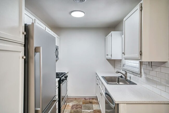 2423 S 51st Ct in Kansas City, KS - Building Photo - Building Photo