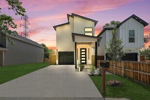 420 N Moore St, Unit 817 in Dallas, TX - Building Photo