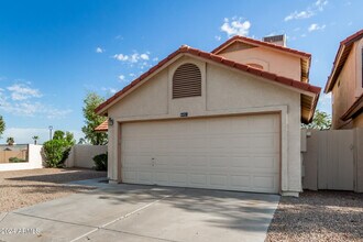 4453 E Wildwood Dr in Phoenix, AZ - Foto de edificio - Building Photo