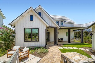 19517 Flying J Blvd in Spicewood, TX - Building Photo - Building Photo