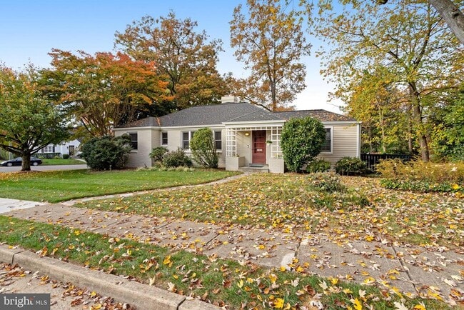 property at 2700 N Dinwiddie St