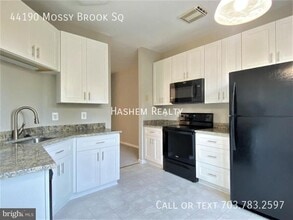 44190 Mossy Brook Square in Ashburn, VA - Building Photo - Building Photo
