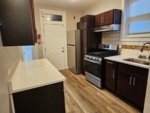 7719 S Essex Ave in Chicago, IL - Building Photo - Building Photo