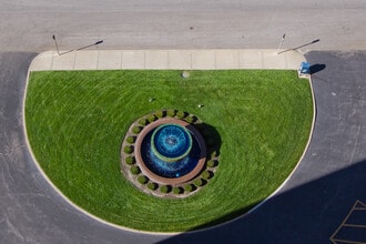 4545 Wornall Rd, Unit 202 in Kansas City, MO - Foto de edificio - Building Photo