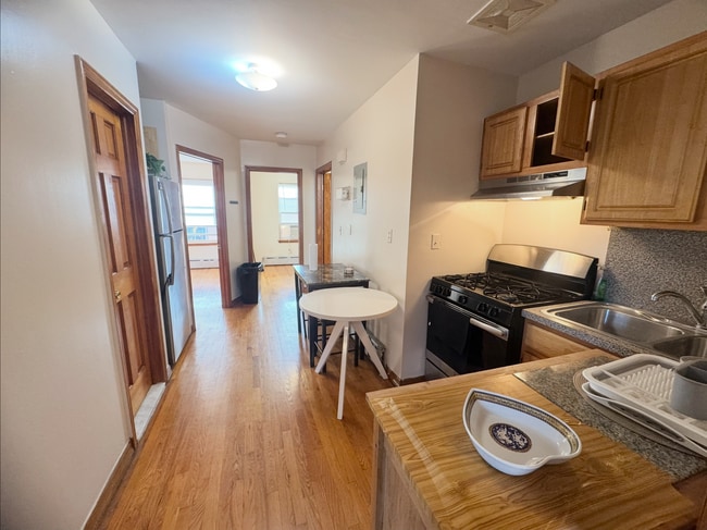 2819 21st Ave, Unit 2 in Astoria, NY - Foto de edificio - Building Photo