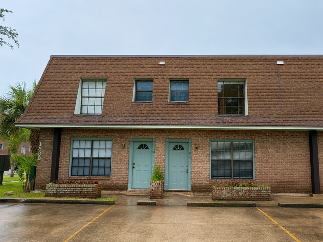 property at 1300 Arlington Ln NE