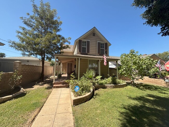 property at 814 W Grand Blvd