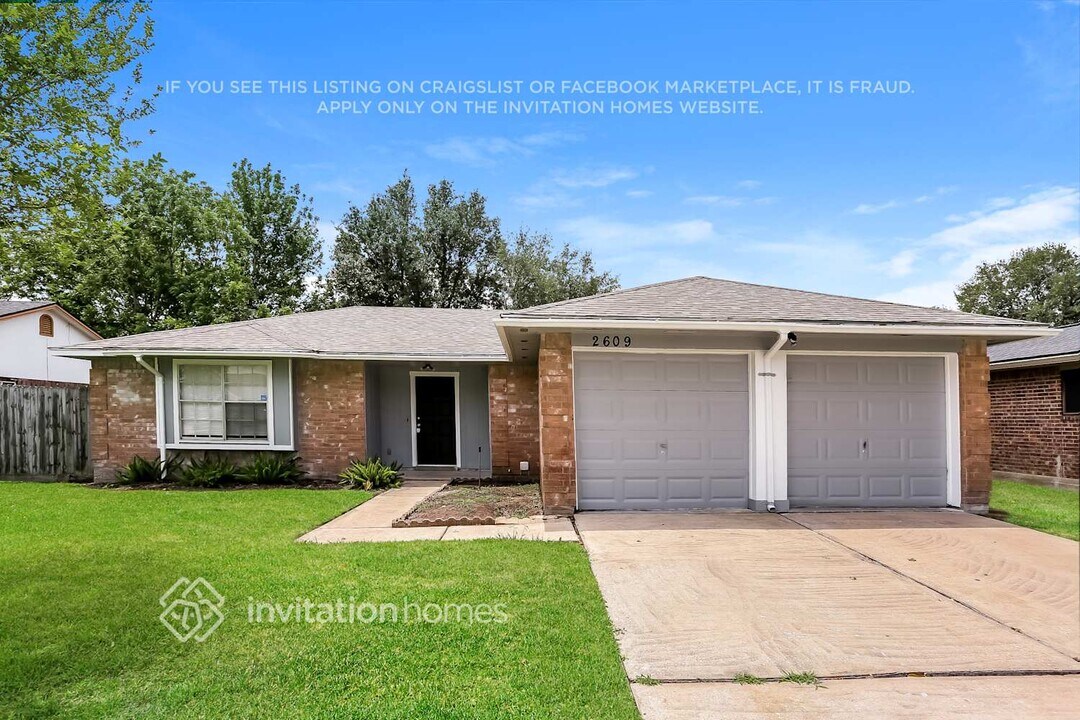 2609 Jeb Stuart Dr in League City, TX - Building Photo