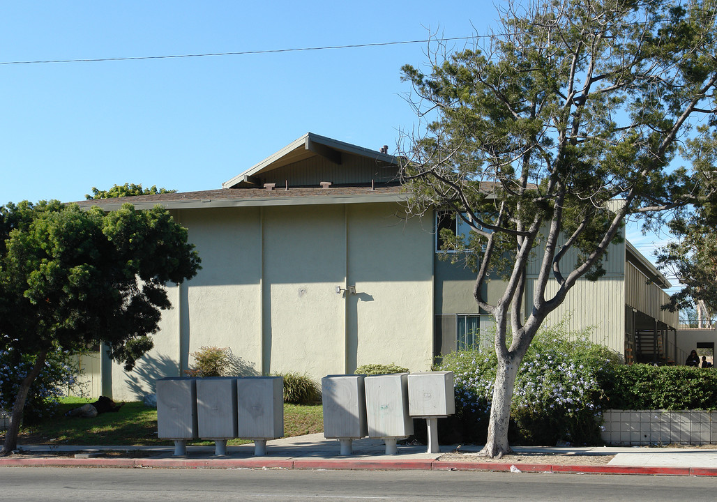 721 W Channel Islands Blvd in Oxnard, CA - Foto de edificio