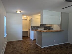 3119 Tom Green St in Austin, TX - Foto de edificio - Building Photo
