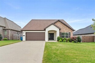 4400 SW Eggersway Pl in Bentonville, AR - Building Photo