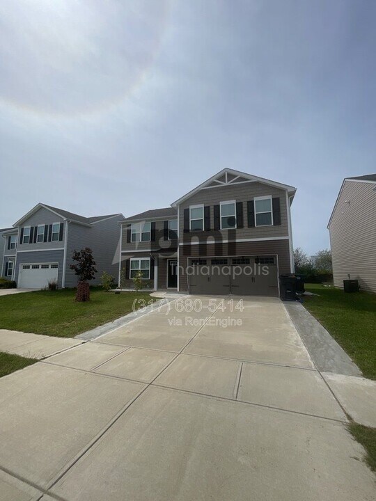 128 Traditions Pass in Greenwood, IN - Building Photo