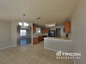 8015 Palmetto Pl in San Antonio, TX - Building Photo - Building Photo