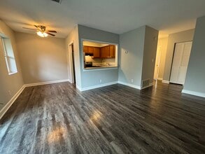 Charlotte Apartments in Louisville, KY - Foto de edificio - Building Photo