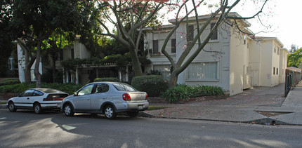 Casa Sierra Apartments in Pasadena, CA - Building Photo - Building Photo