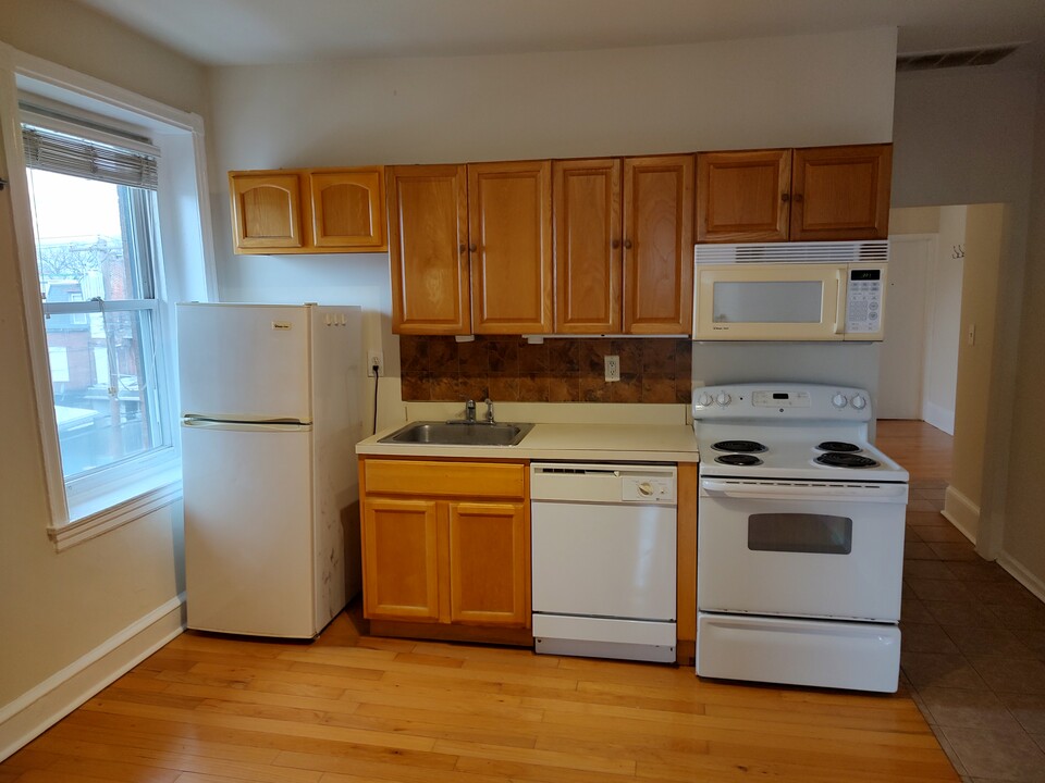 5039 Cedar Ave, Unit 3 in Philadelphia, PA - Building Photo