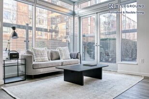 100 Landsdowne St in Cambridge, MA - Building Photo