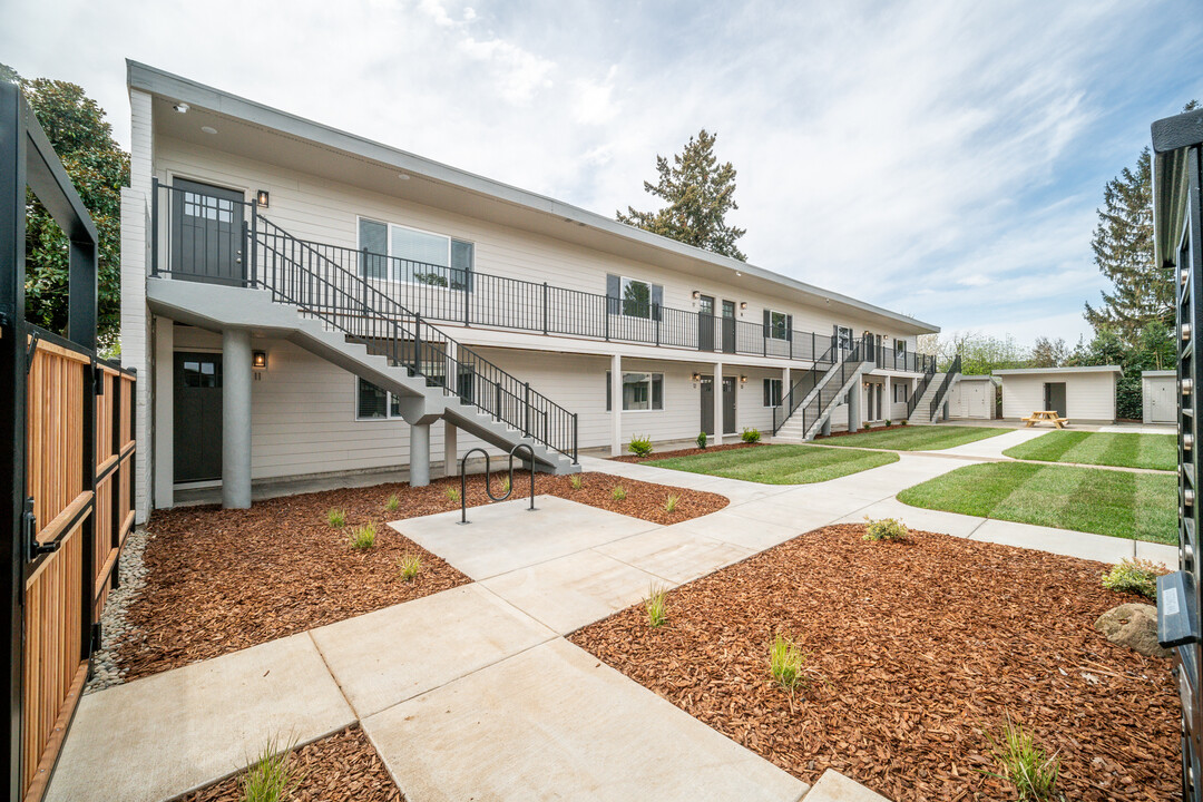 Eastport Manor in Portland, OR - Building Photo