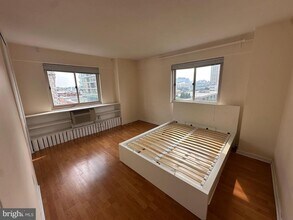 2101 Chestnut St in Philadelphia, PA - Building Photo - Building Photo