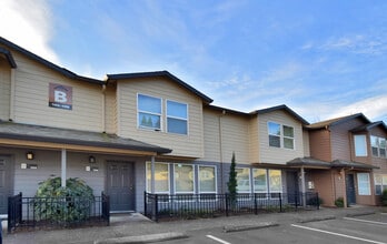 Pleasant Ridge Apartments in Oregon City, OR - Building Photo - Building Photo
