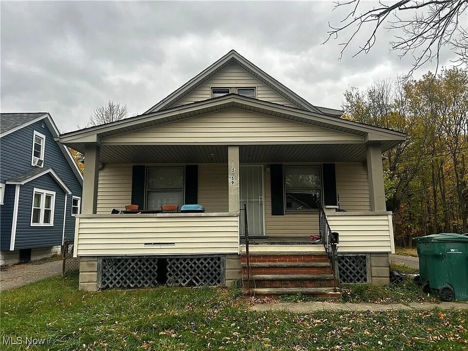 5159 Charles St in Maple Heights, OH - Building Photo