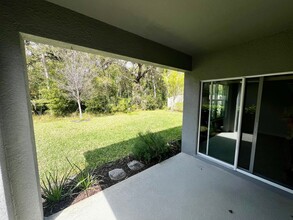 1822 Red Rock Rd in New Smyrna Beach, FL - Foto de edificio - Building Photo