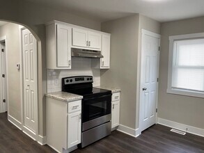 1878 Sequoia St in Cuyahoga Falls, OH - Building Photo - Building Photo